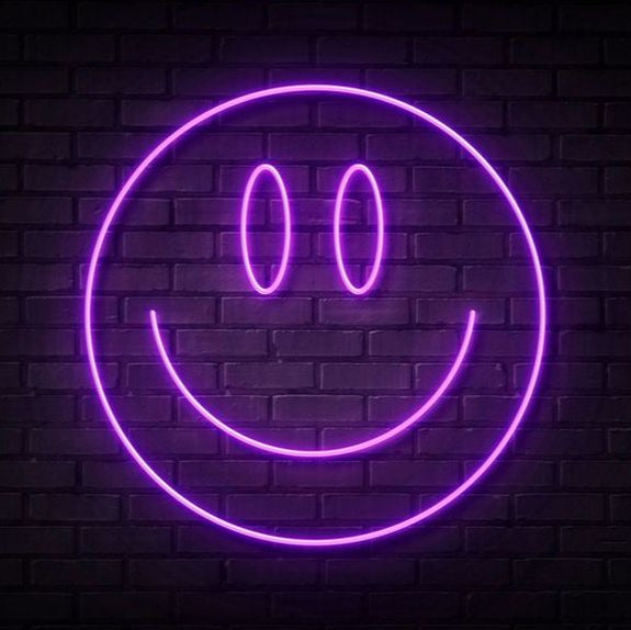 Smiley Face Neon LED Light – Fun Wall Décor for Bedrooms, Cafés & Party Spaces