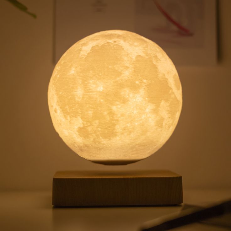Levitating™ Moon Lamp