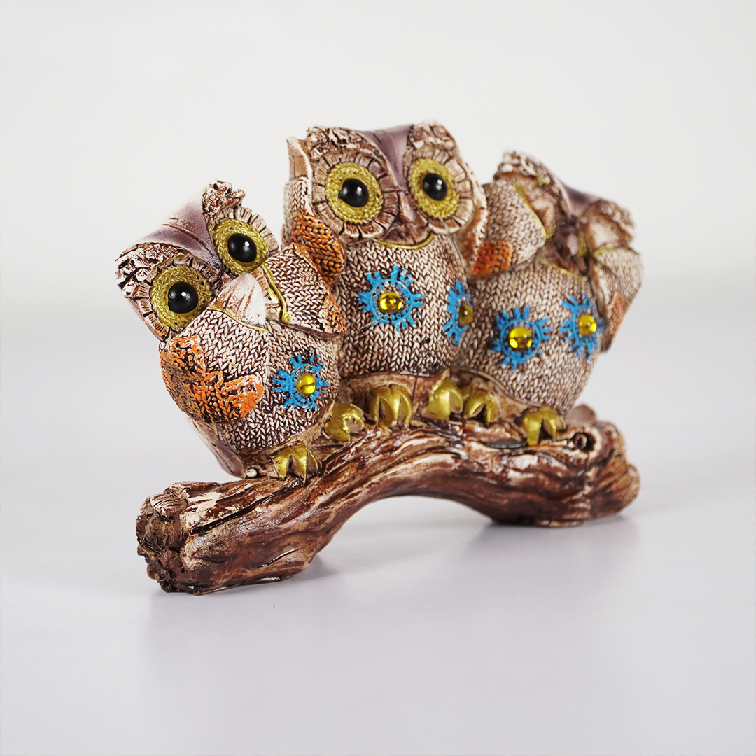 WiseCharm™ Owl Family Showpiece – Resin Decor with Artistic Detailing