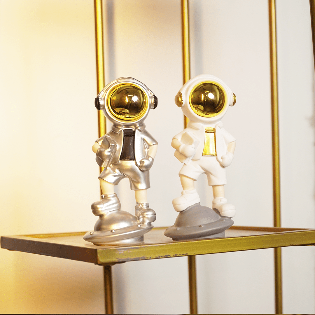 SpaceVibe™ Astronaut Figurine Modern Resin Showpiece with Golden Helmet - Memories InsiteSPACE ASTRONAUT SCULPTURE - ( WHITE)