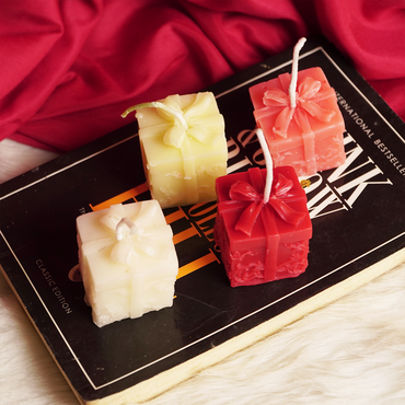 Pack of 4 Christmas Gift Box Candle