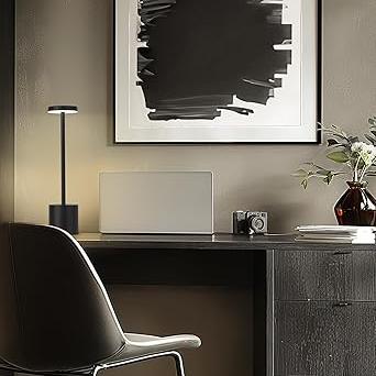 Kastyn™ Metal Table Lamp