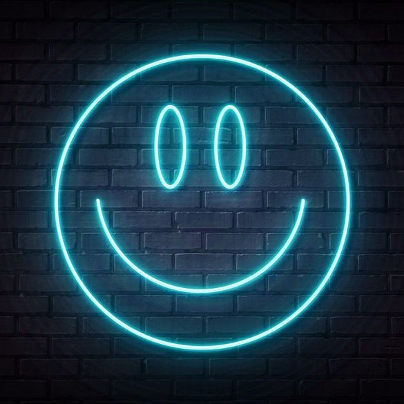 Smiley Face Neon LED Light – Fun Wall Décor for Bedrooms, Cafés & Party Spaces