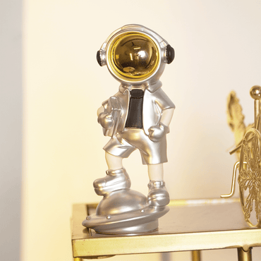 SpaceVibe™ Silver Astronaut Figurine – Metallic Resin Showpiece - Memories InsiteSPACE ASTRONAUT SCULPTURE - ( SILVER)