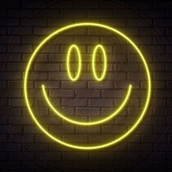 Smiley Face Neon LED Light – Fun Wall Décor for Bedrooms, Cafés & Party Spaces