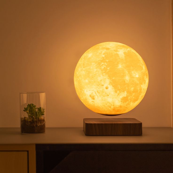 Levitating™ Moon Lamp