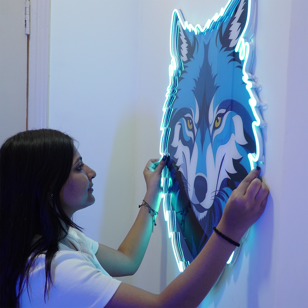 Wolf Neon LED Wall Light – Acrylic Neon Sign | Modern Animal Wall Décor