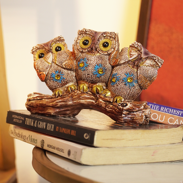 WiseCharm™ Owl Family Showpiece – Resin Decor with Artistic Detailing