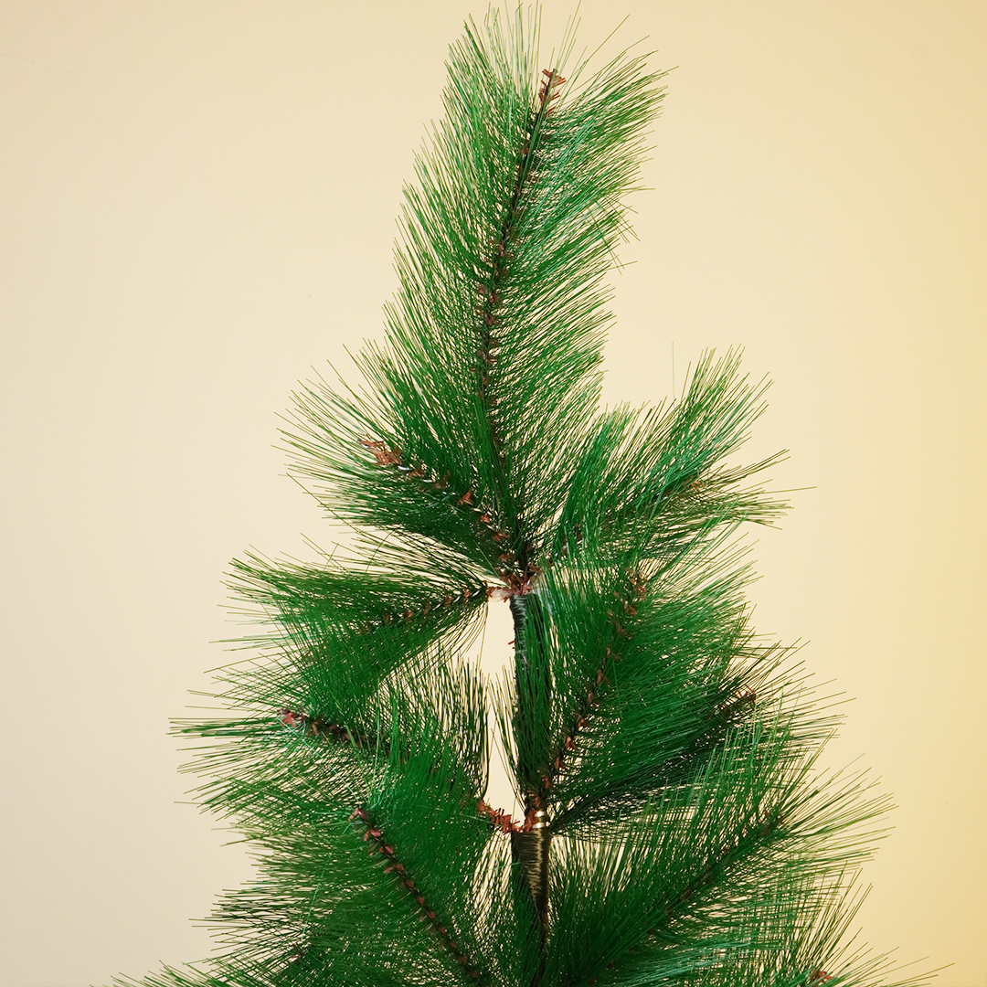 Lush Pine Artificial Christmas Tree – Premium Green X-Mas Decoration