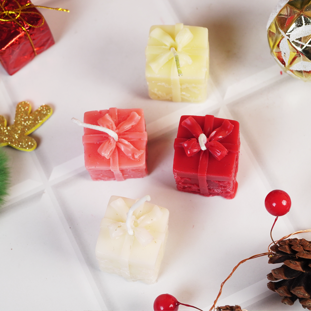 Pack of 4 Christmas Gift Box Candle