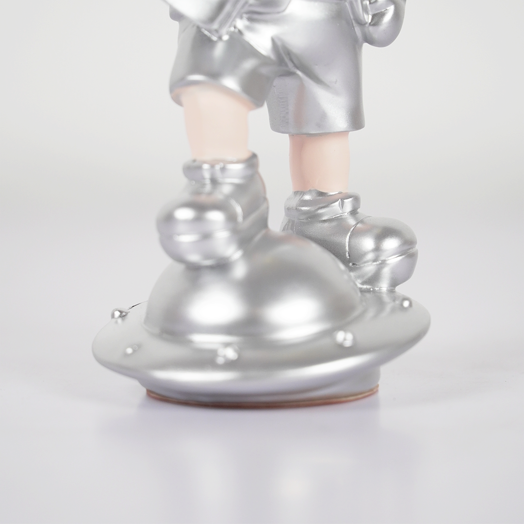 SpaceVibe™ Silver Astronaut Figurine – Metallic Resin Showpiece