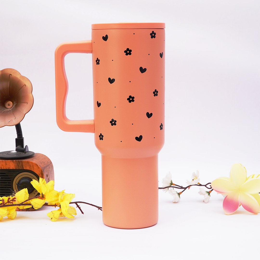 Blush Bloom™ 40oz Insulated Tumbler – Heart & Daisy Edition 🌸