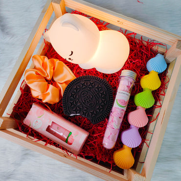 Enchanting Gift Hamper: Unwrap Happiness